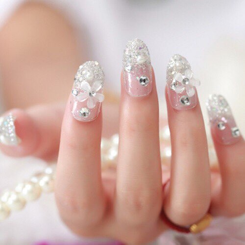 FRENCH NAIL & LASHES - Manicure